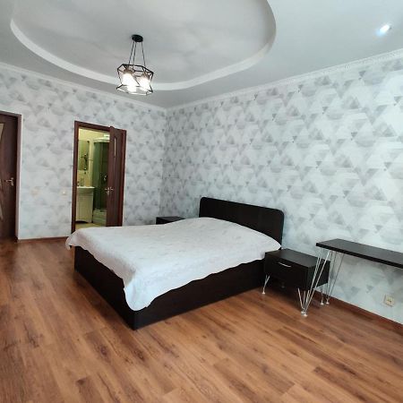 Комната В 4Х Комнатной Квартире Almaty Extérieur photo